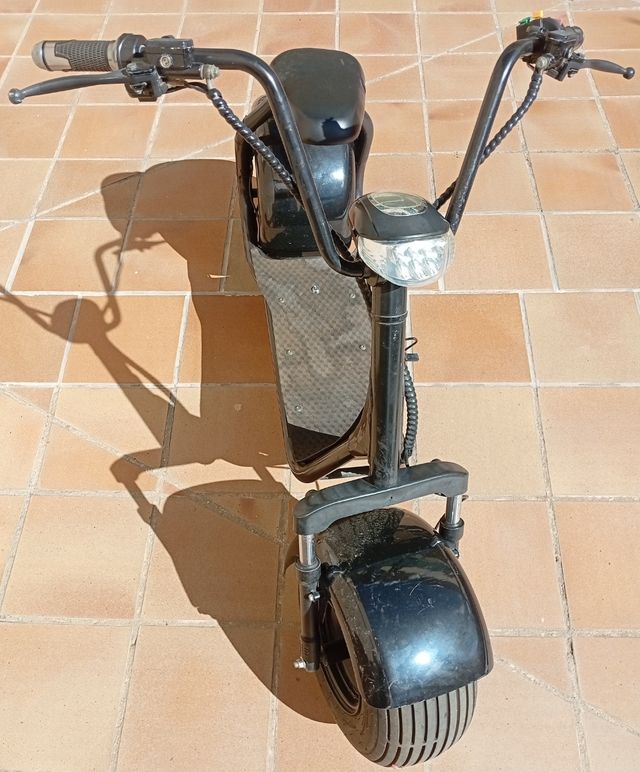 Moto Eléctrica Negra en perfecto estado