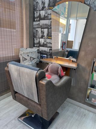 se vende mobiliario de peluquería