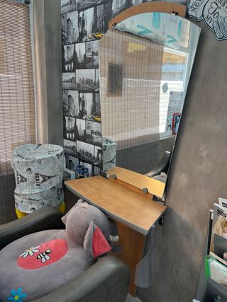 se vende mobiliario de peluquería