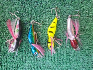 Juego señuelos pesca, cucharillas, peces potera