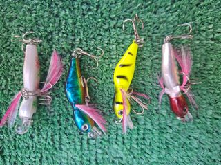 Juego señuelos pesca, cucharillas, peces potera