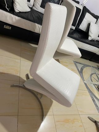 Mesa de cristal con 8 sillas