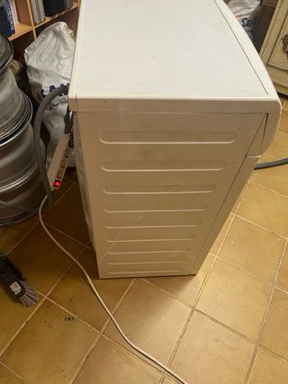 Lavadora blanca zanussi de fondo 45