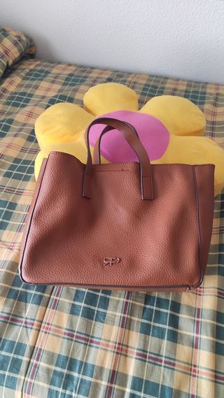 Bolso de mano de cuero marrón