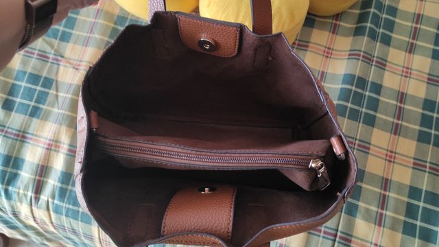 Bolso de mano de cuero marrón