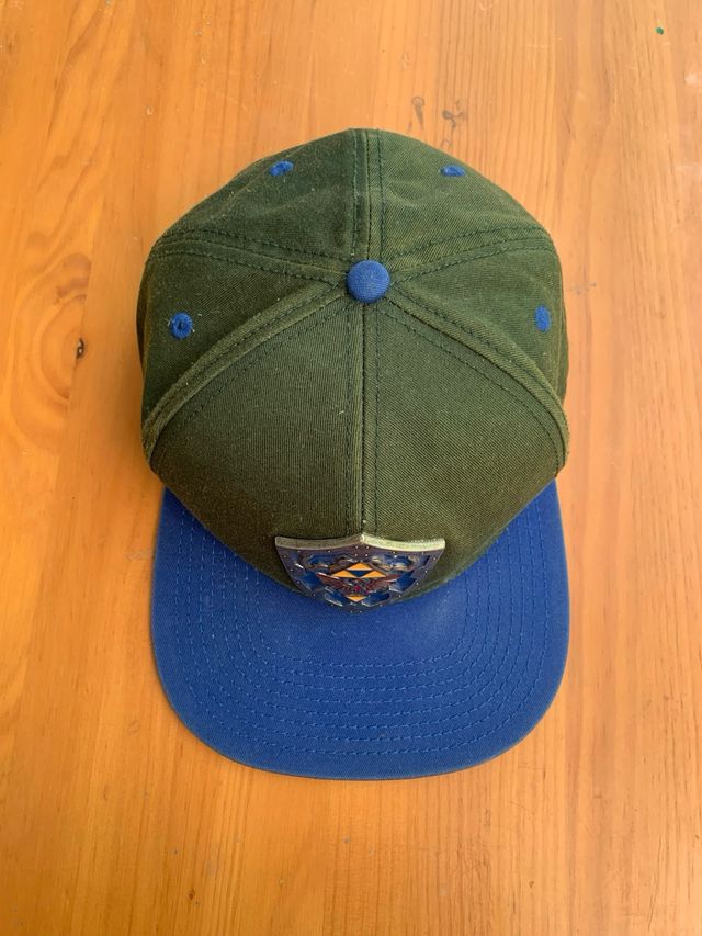 Gorra Verde y Azul con Escudo