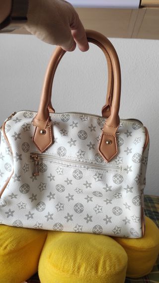 Bolso de mano blanco y marrón