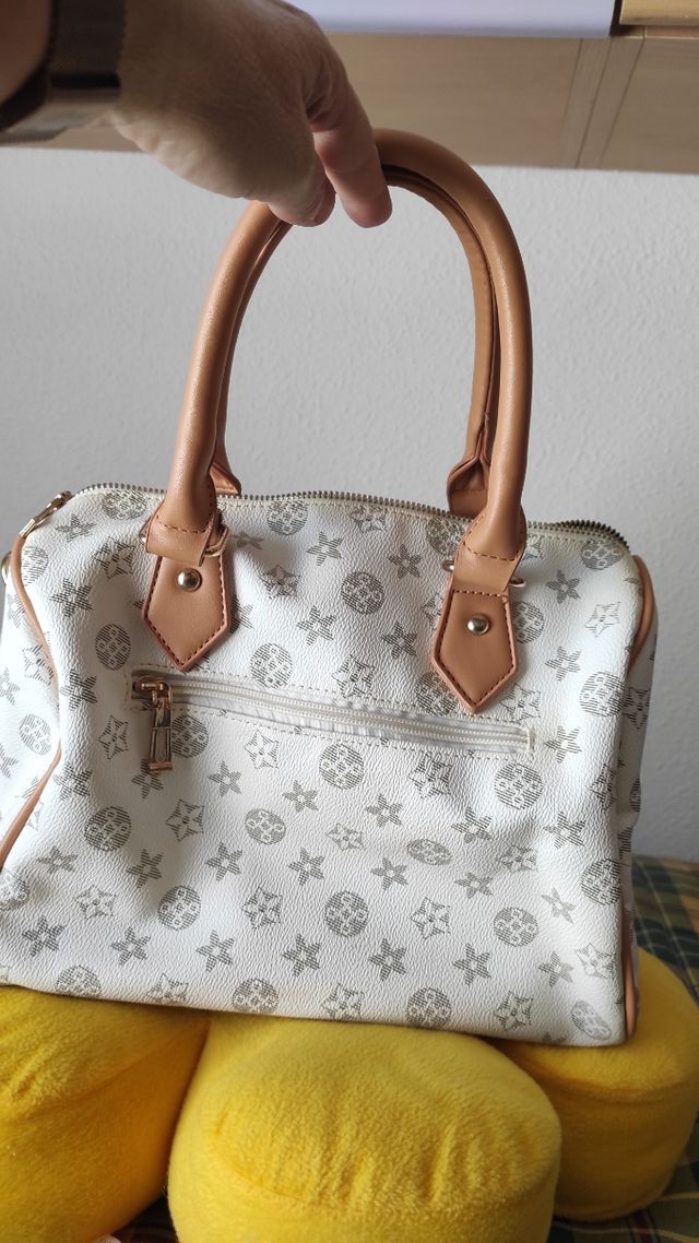 Bolso de mano blanco y marrón