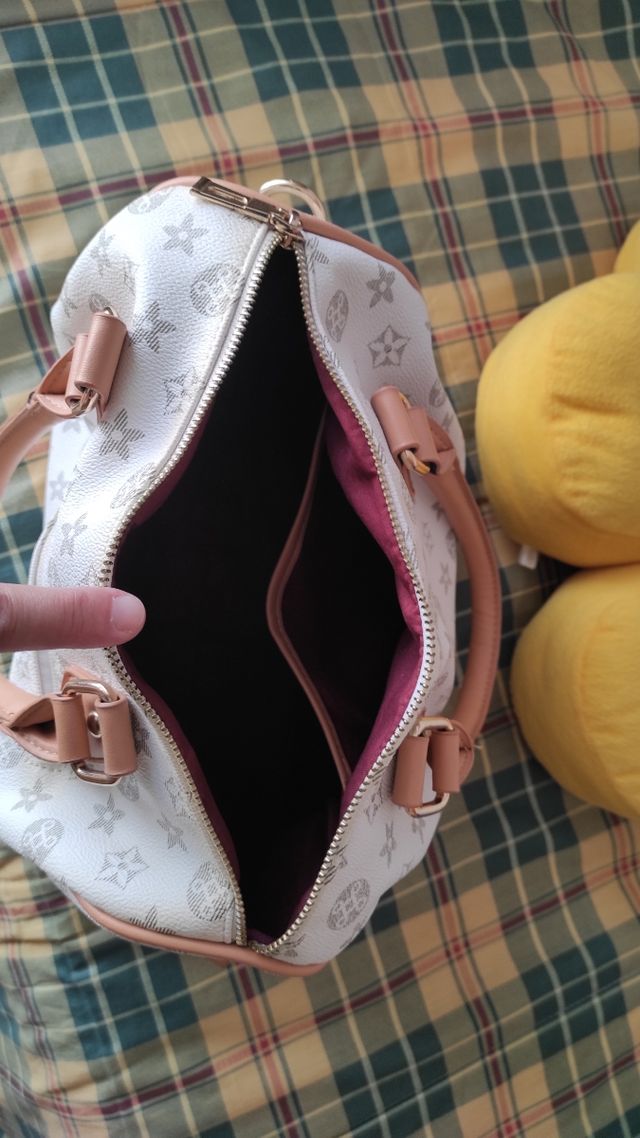 Bolso de mano blanco y marrón