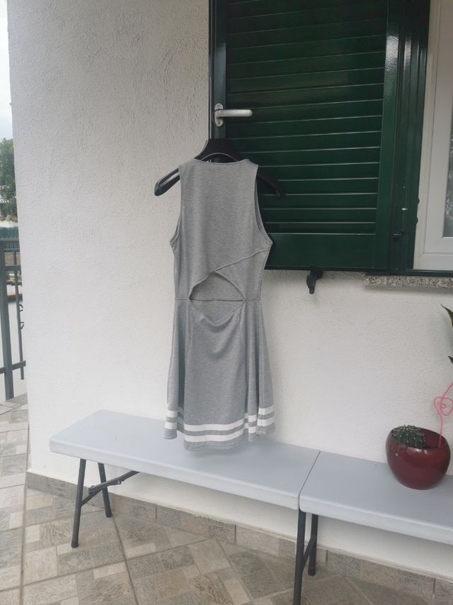 Vestito H&M grigio con scritta SUPERIOR