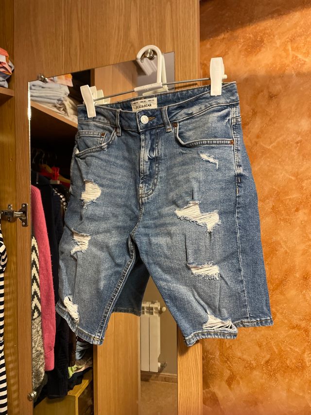 Pantalón vaquero corto Pull&Bear desgastado
