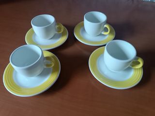 Juego de café 4 tazas y platos.