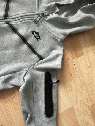 Chándal Nike Tech Fleece Gris
Talla M niño