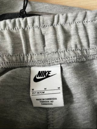 Chándal Nike Tech Fleece Gris
Talla M niño
