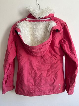 Chaqueta Roxy rosa con capucha de pelo