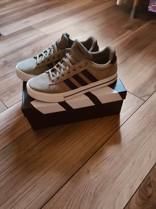 Scarpe uomo Adidas beige/nere