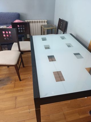 Mesa extensible y 4 sillas