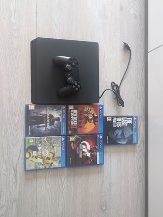 PS4 (PlayStation 4) Negra + 5 Juegos