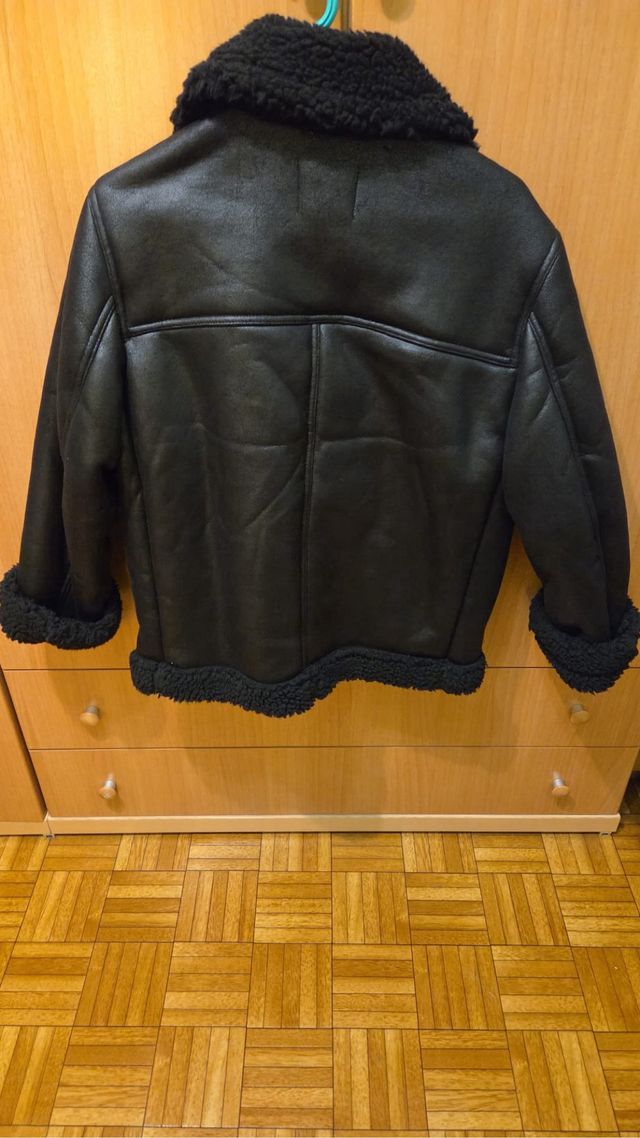 Chaqueta negra borrego
