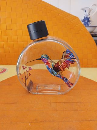 6 bottiglie vuote di diversi paesi