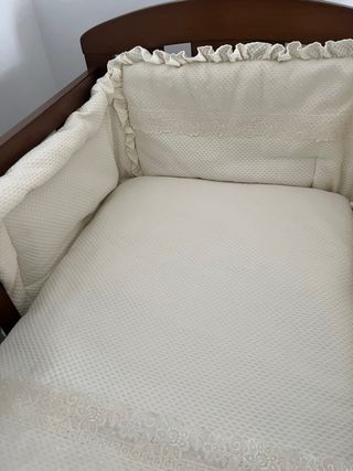 Cuna de madera para bebé