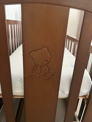 Cuna de madera para bebé
