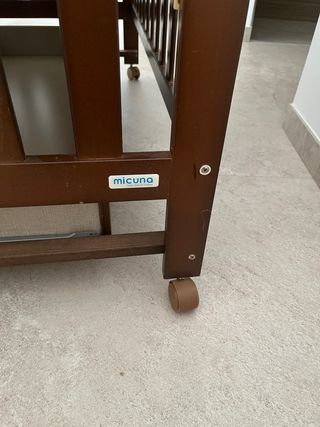 Cuna de madera para bebé