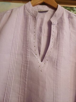 Blusa morada con pedrería