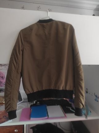 Chaqueta Stradivarius verde militar Talla S