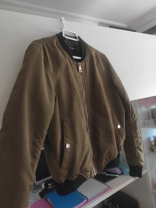 Chaqueta Stradivarius verde militar Talla S