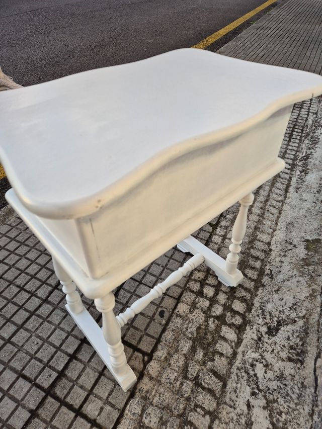 Mesita de noche joyero blanca