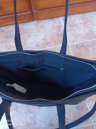 Bolso Shopper Negro Efecto Piel Acolchado