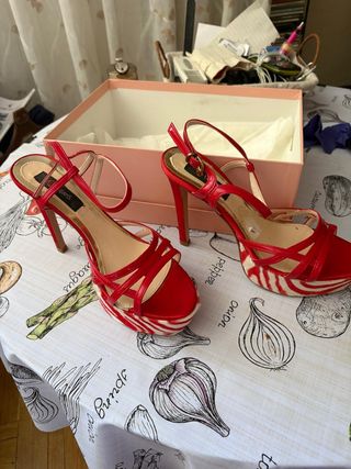 Sandalias tacón LujanS Piel Roja. Talla 38