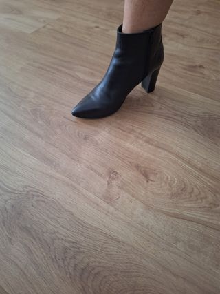 Botines de piel negros