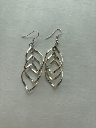 Pendientes largos plateados