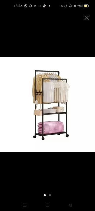 Stand appendiabiti con ruote