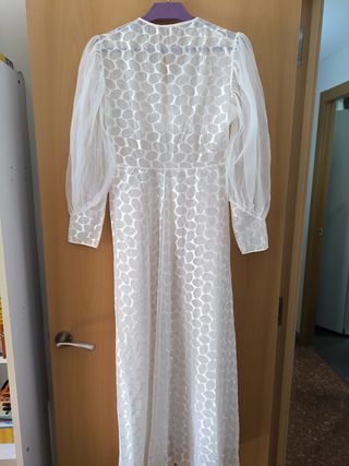 Camisón y batita de lencería blanca