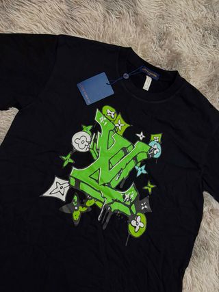 Camiseta Louis Vuitton Negra Graffiti