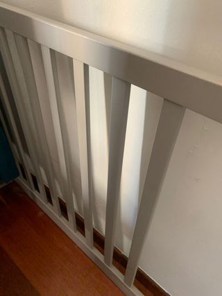 Cuna de bebé con colchón