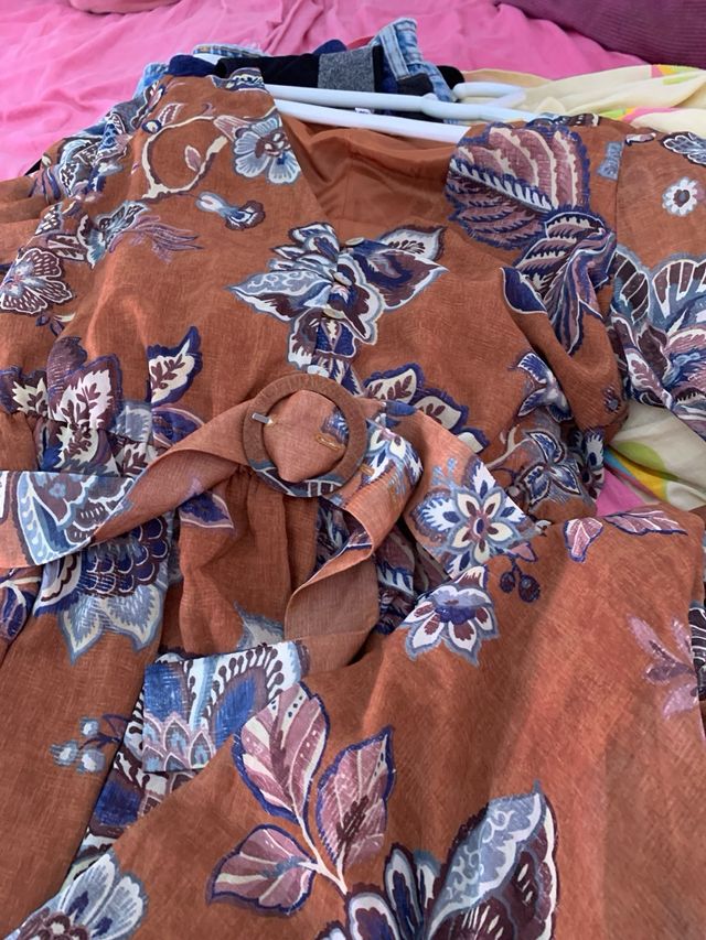 Vestido largo fluido con cinturón