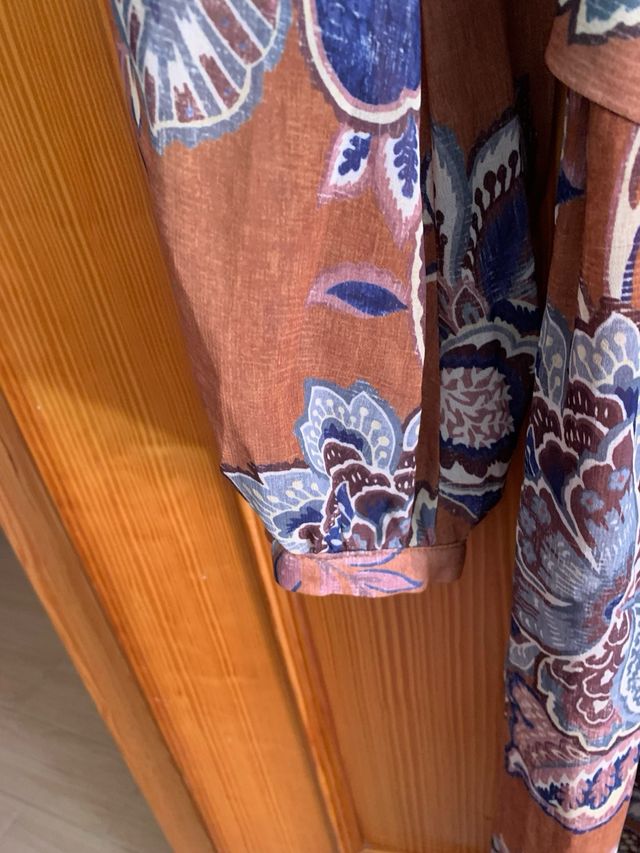 Vestido largo fluido con cinturón