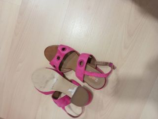 Zapatos de tacón rosas