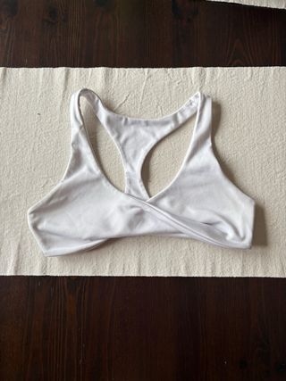 Top deportivo blanco