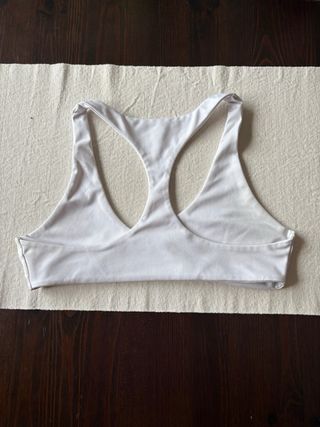 Top deportivo blanco