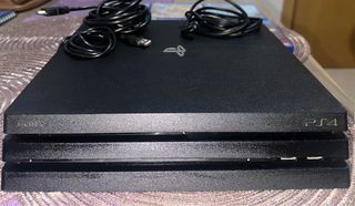 PS4 Pro Negra + 5 Juegos