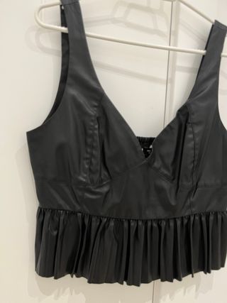 Top polipiel Zara negro