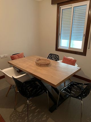 Mesa de comedor y 6 sillas + alfombra