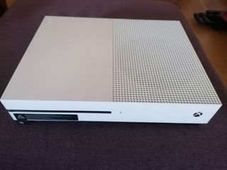 Xbox One Blanca + 2 Mandos