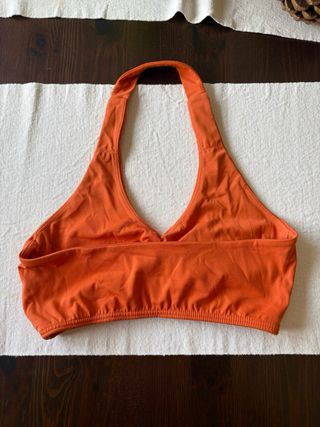 Top naranja halter con fruncido