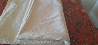 Colcha de Algodón 100% Blanco roto.